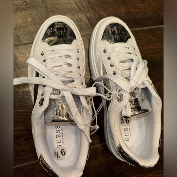 Guess Wgerics2 Women's Tennis Shoes Nwt sz 9.5 - Picture 10 of 16